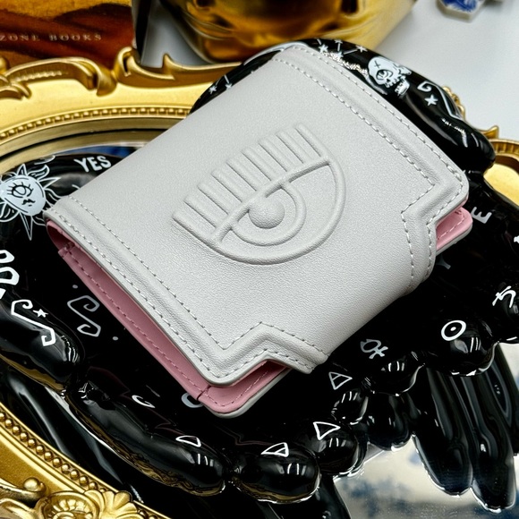 🆕 CHIARA FERRAGNI 🧿 BNIB Range A Eyelike Bifold Wallet, Grey - Picture 2 of 16